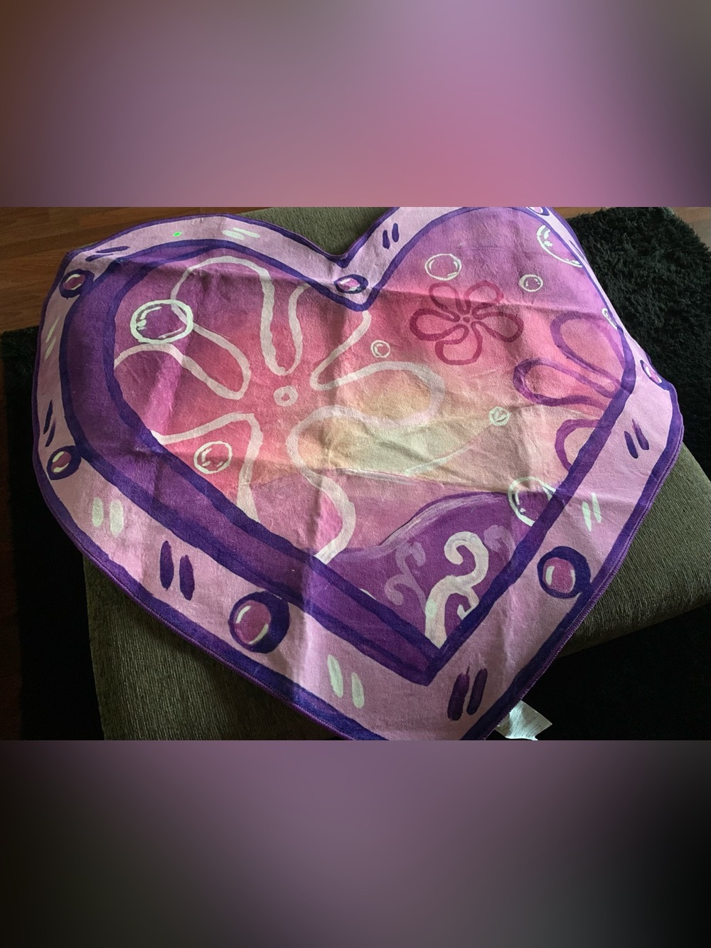 Heart shaped rug w bubble graphics